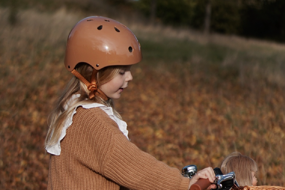 Little girl best sale helmet