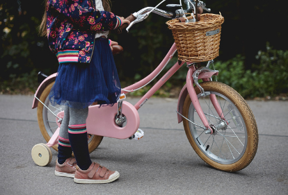 pink gingerbread bike girls legs basket